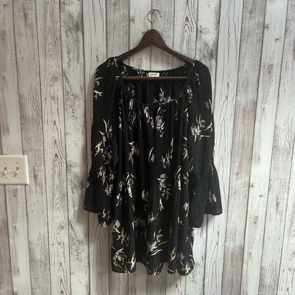 Avenue black/floral blouse size 26/28